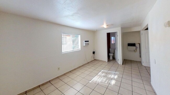 Building Photo - PRICE REDUCTION! 1 bed 1 bath in Redlands!
