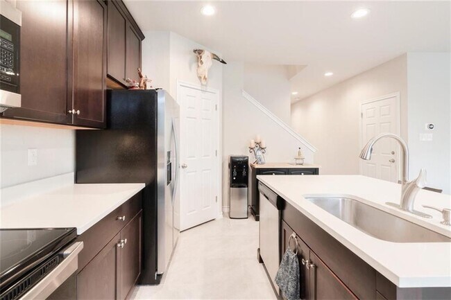 Building Photo - 524 Appalachian Trl