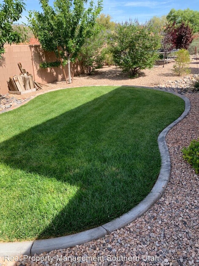 4 br, 2.5 bath House 685 N Bluff View Ci... House for Rent in Washington, UT