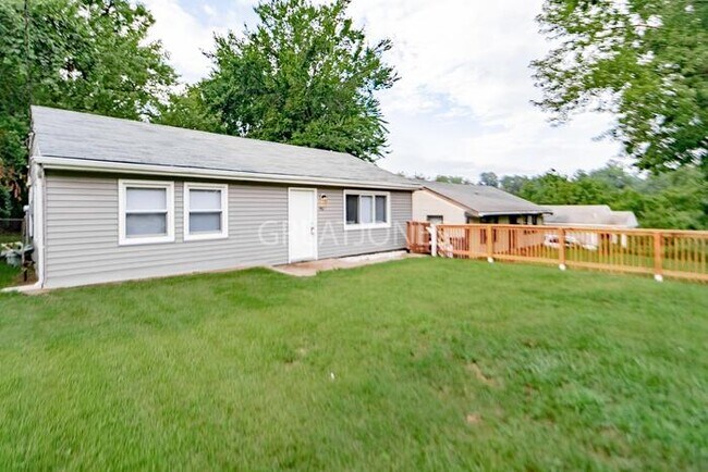 Building Photo - NOW OFFERING 1/2 MONTH FREE WITH SIGNED LE...
