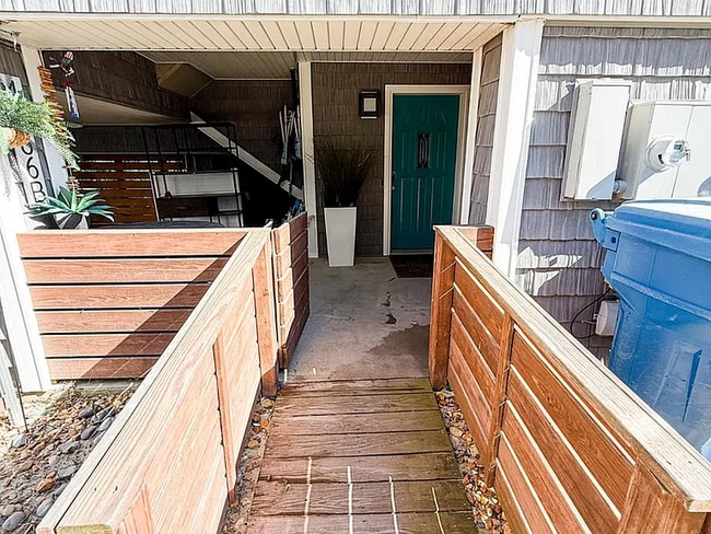 Building Photo - 4466 Ocean View Ave