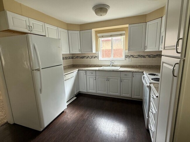 Foto del edificio - DEC RENT FREE FOR A LEASE STARTING BY NOV ...