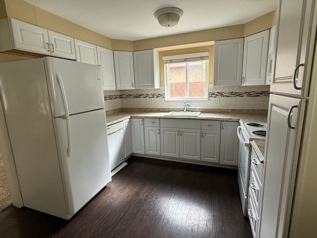 Photo - BALANCE OF OCTOBER RENT FREE!! BRICK HOME ...