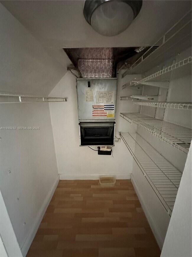 Foto del edificio - 3245 Virginia St