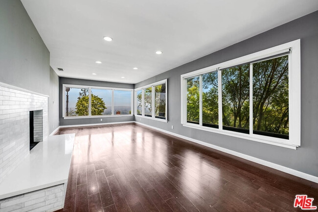 Building Photo - 1438 Davies Dr