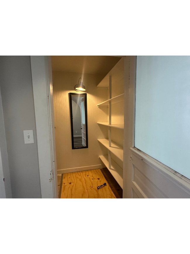 Building Photo - 1907