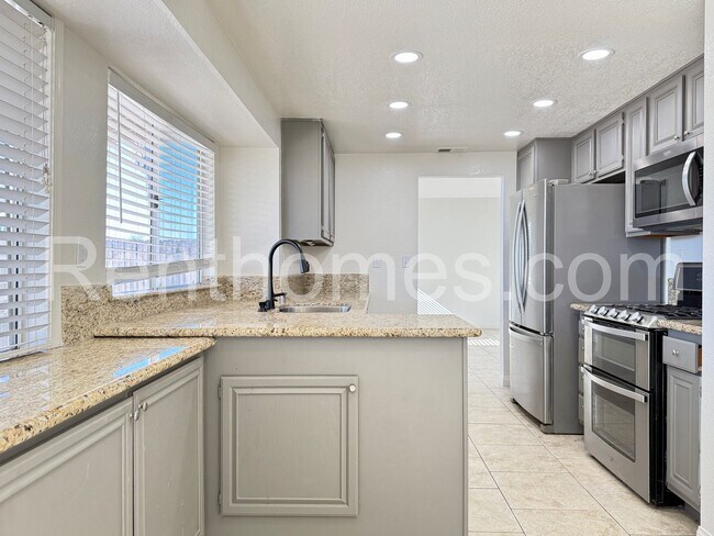 Building Photo - 23835 Cork Oak Cir