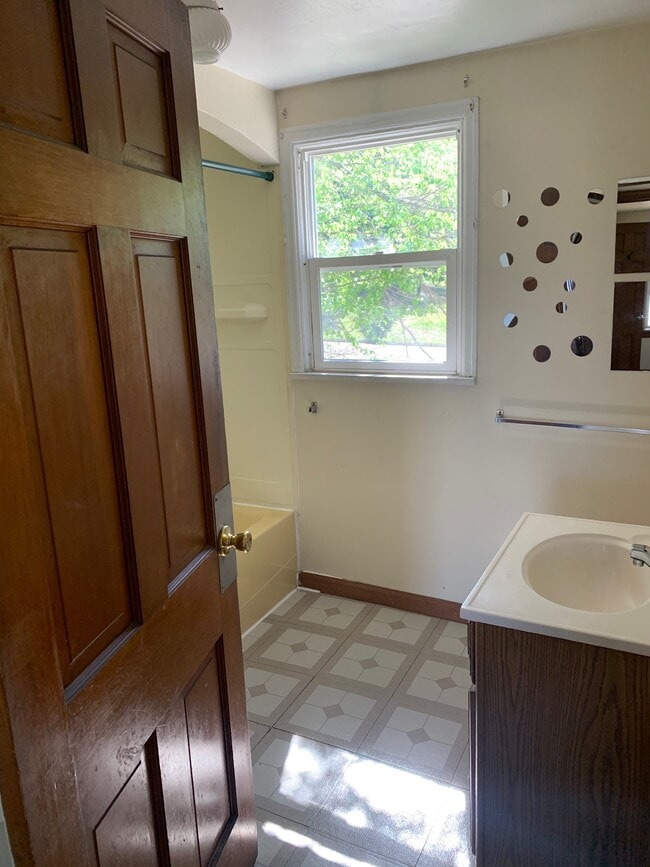 Building Photo - 2107 Birch St