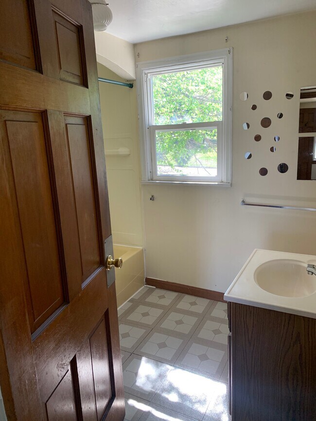 Foto del edificio - 2107 Birch St