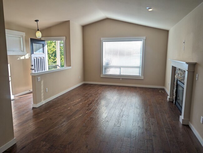Foto del edificio - Spacious 3 Bedroom House with Air Conditio...