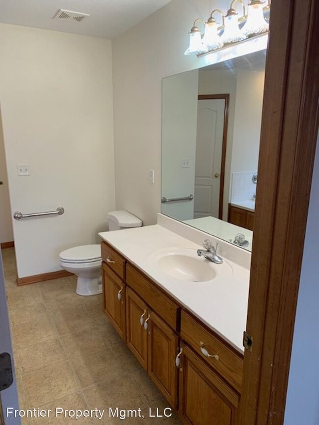 Building Photo - 3 br, 2 bath House - 705 Chaucer Ln