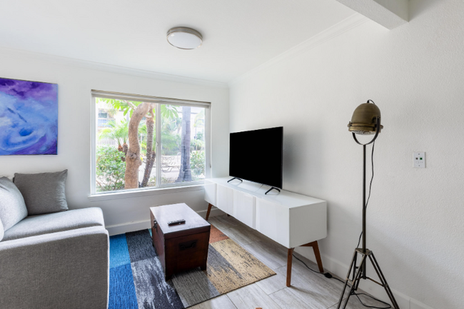 Building Photo - 8529 Villa La Jolla Dr
