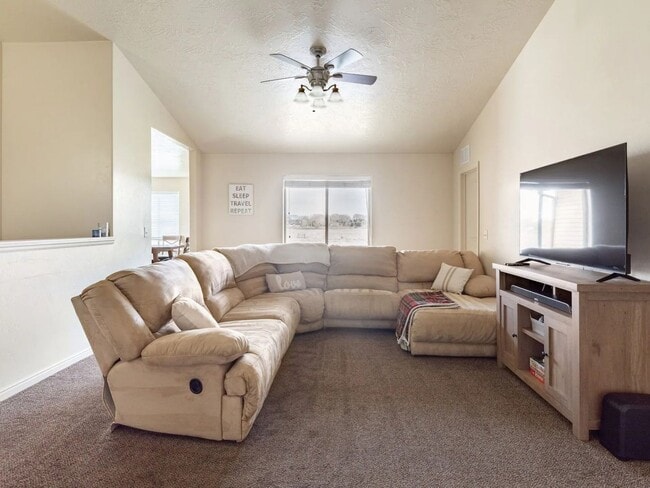 Building Photo - 674 Tanglewood Dr