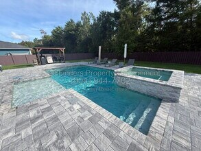 Building Photo - 300 N Shadowwood Dr