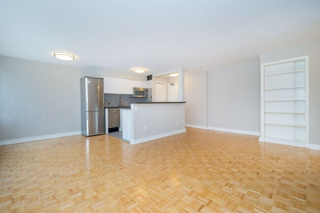 Building Photo - 265 Russell Hill Road