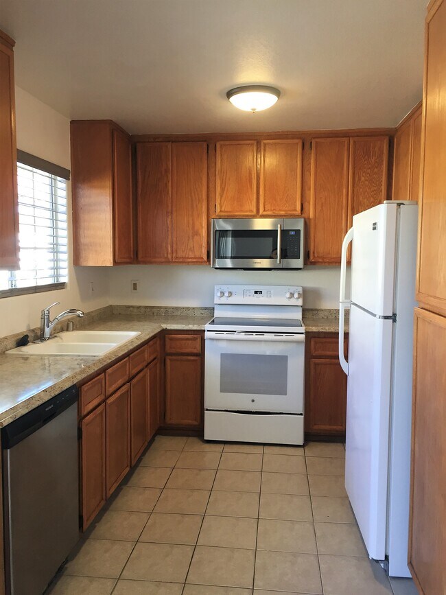 Bright kitchen! - 270 Beech Ave
