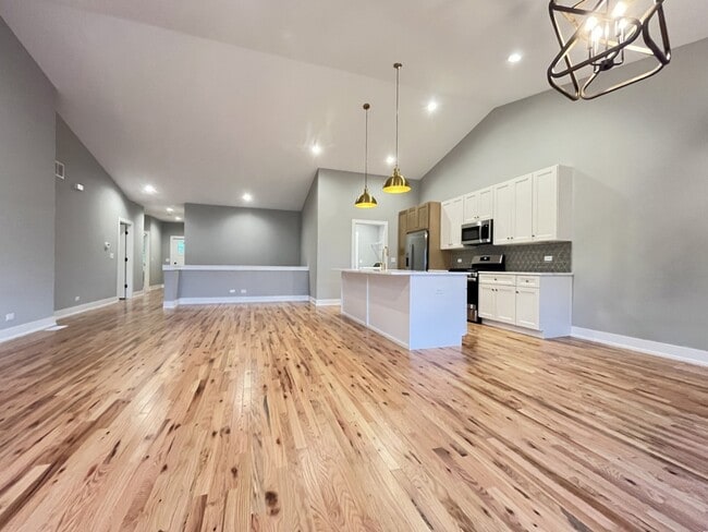 Foto del edificio - 974 Meadow Ln