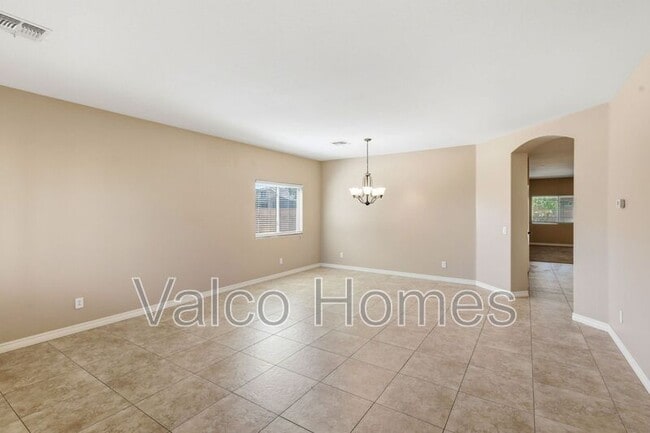 Building Photo - 2717 E Ficus Way