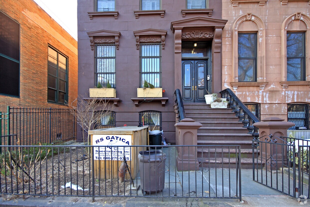 Building Photo - 241 Carroll St
