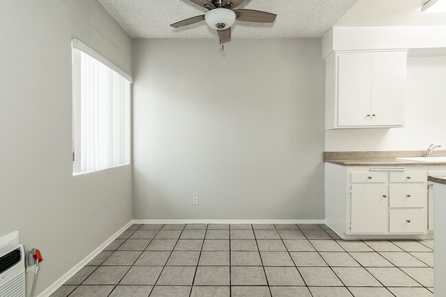 Building Photo - 416 Pioneer Dr