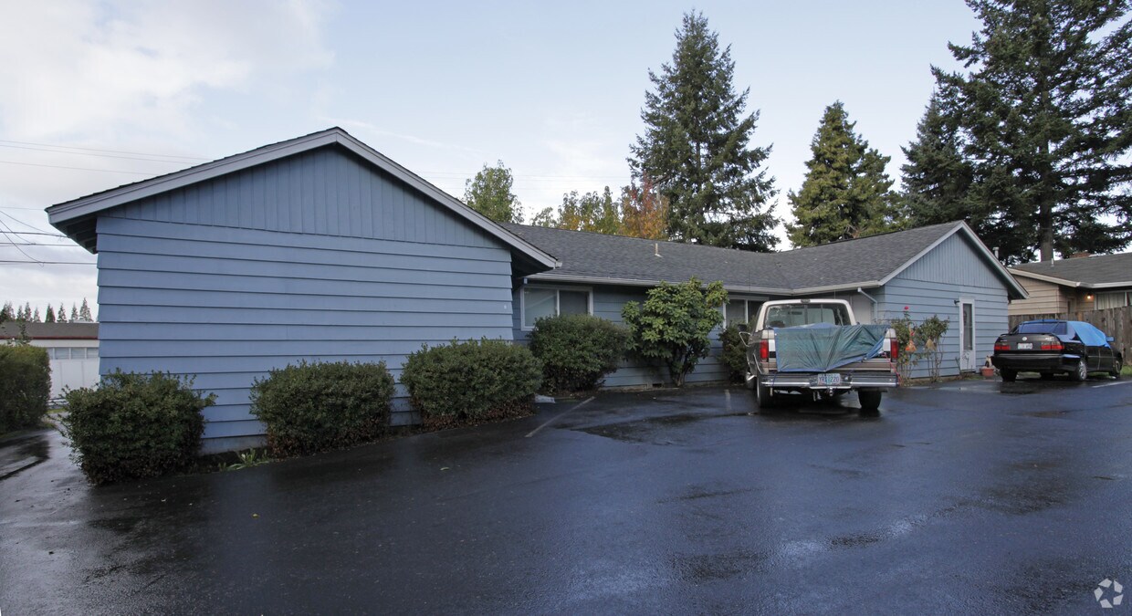 Building Photo - 3520 SW 113th Ave