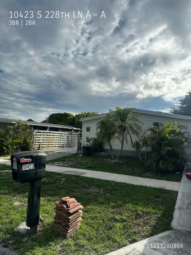 Foto del edificio - 10423 S 228th Ln