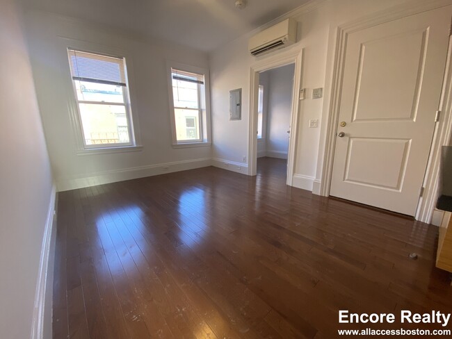 Building Photo - 98 Myrtle St