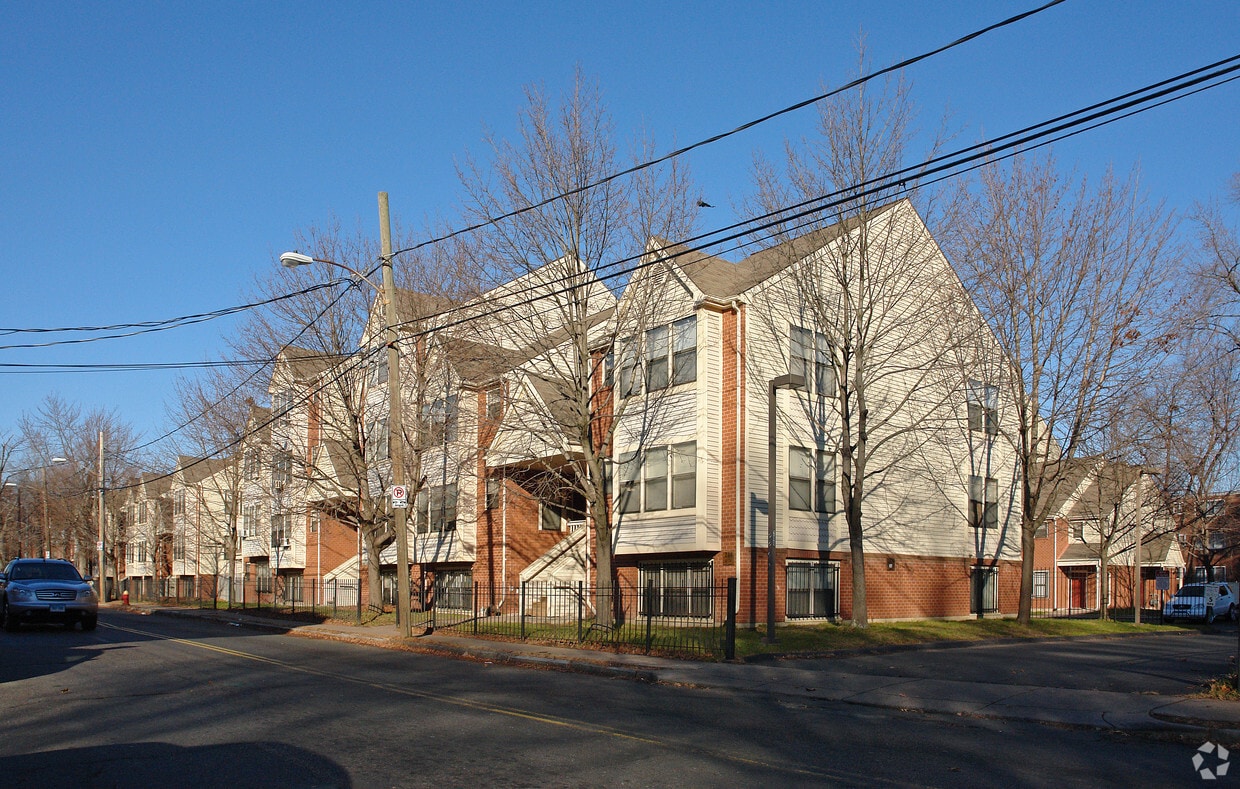 Building Photo - Sigourney Mews