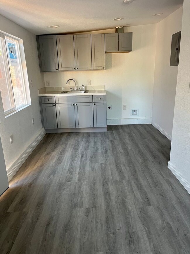 Photo - Cute 1 Bedroom Unit in Nice Neighborhood! House