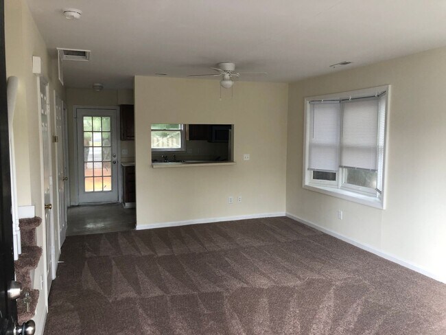 Foto del edificio - 2 Bed 1.5 Bath Town House