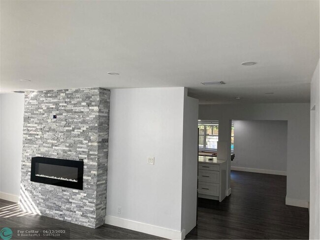 Building Photo - 2850 N 62nd Ave
