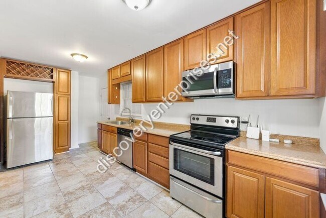 Building Photo - Renovated 3 bdrm / 2 bath home in Decatur!...
