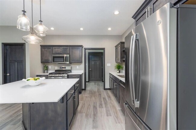 Foto del edificio - NEWLY BUILT BEAUTIFUL 2BD/2BA HOME!