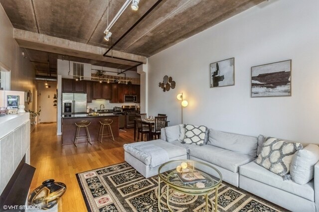 Foto del edificio - 833 W 15th Pl