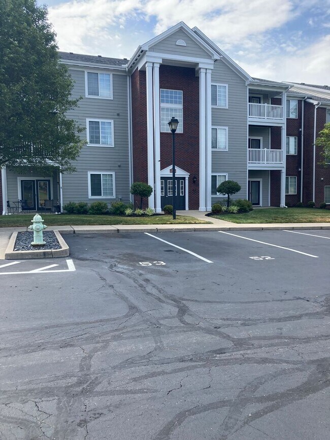 Building Photo - 2 Bedroom, 2 Bath Beautiful Condo in Fairborn