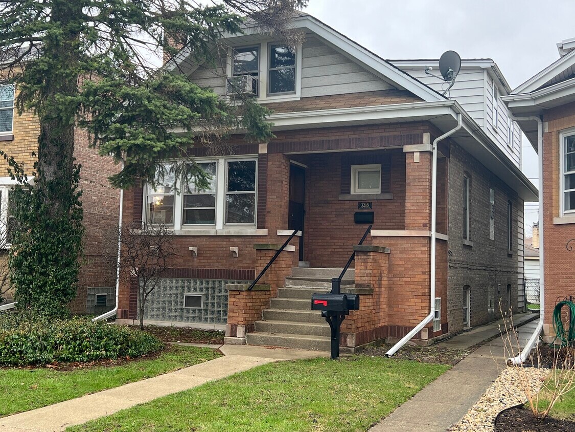 3218 Oak Ave Unit 3, Brookfield, IL 60513 Room for Rent in Brookfield