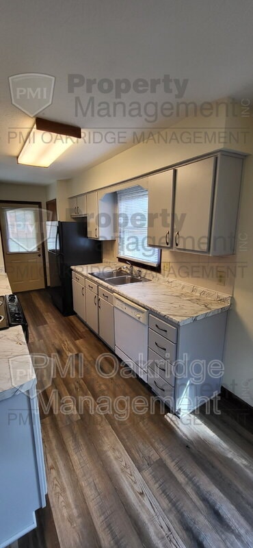 Building Photo - 265 Woodlawn Dr