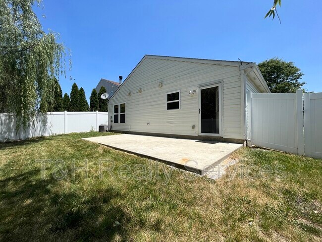 Foto del edificio - 8620 Bluff Point Dr