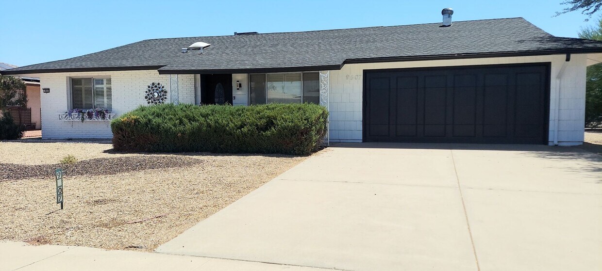 Primary Photo - * UTILITIES INCLUDED * TOTALLY REMODELED 2X2