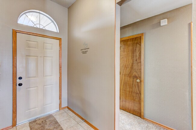 Building Photo - 2616 Southern Hills Dr
