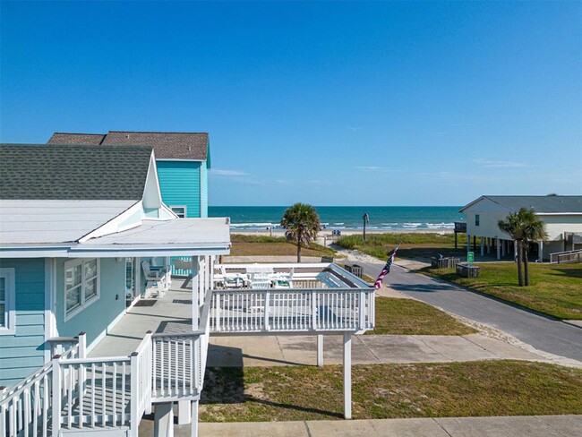 Building Photo - 16904 Beachcomber Dr