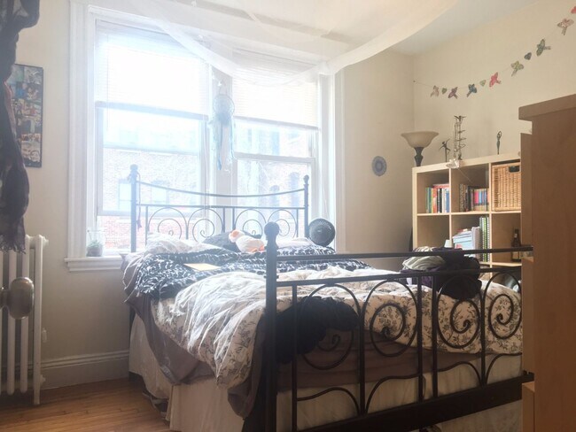 Foto del edificio - Affordable 2BR in Allston | Heat & Hot Water Included | Laundry in Building | 9/1