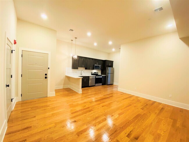 Building Photo - 871 Broadway