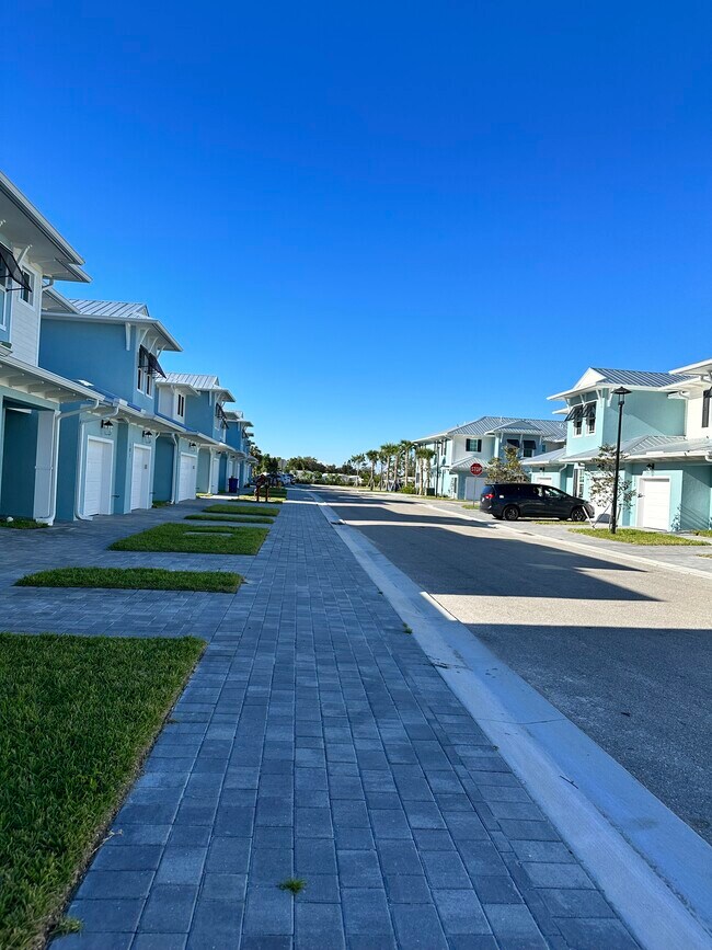 Building Photo - 26330 Coco Cay Cir