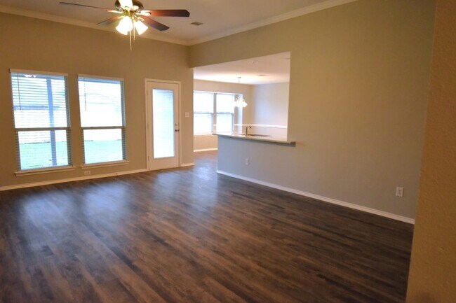Building Photo - 737 Morgan Dr