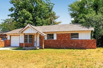 Building Photo - 1004 Lotus Ave