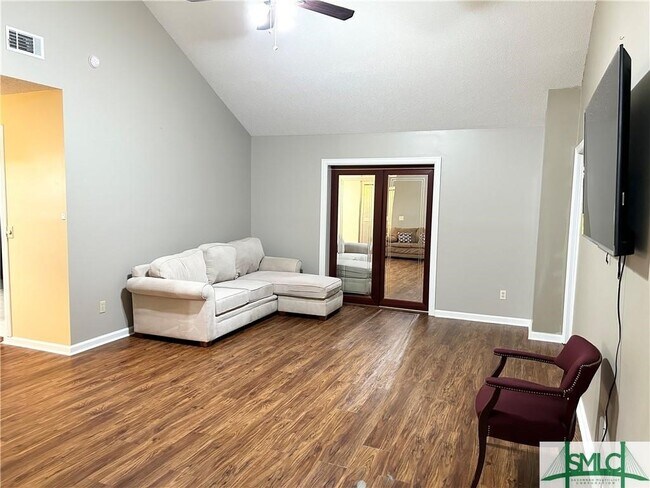 Building Photo - 867 Birchwood Ln