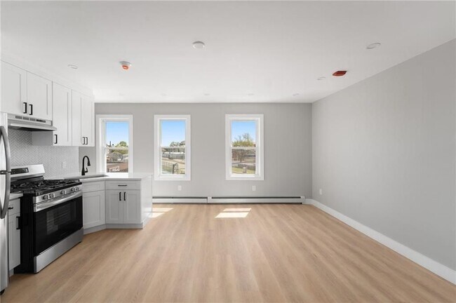 Building Photo - 735 Broadway, 3F