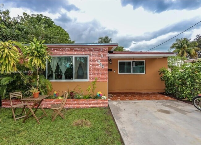 Foto del edificio - 124 NW 6th Ave