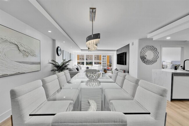 Building Photo - 405 N Ocean Blvd